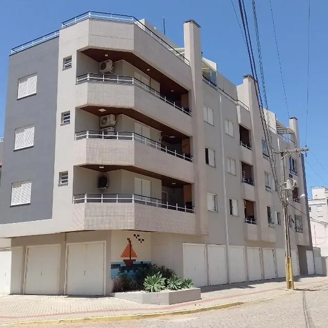 Apartamento Proximo A Praia Do Mar Grosso Em Laguna-Sc